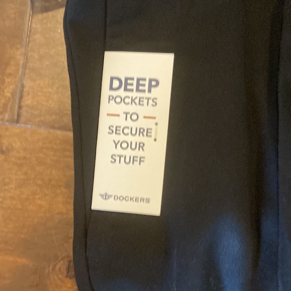 Dockers Big And Tall classic fit black stretch performance size 50/32 pockets - Picture 2 of 6